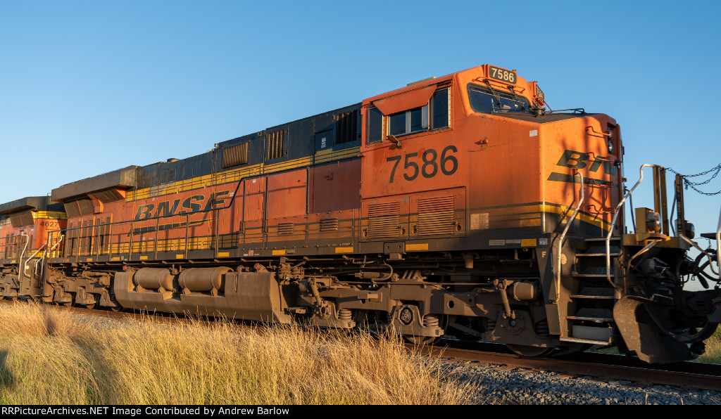 BNSF 7586